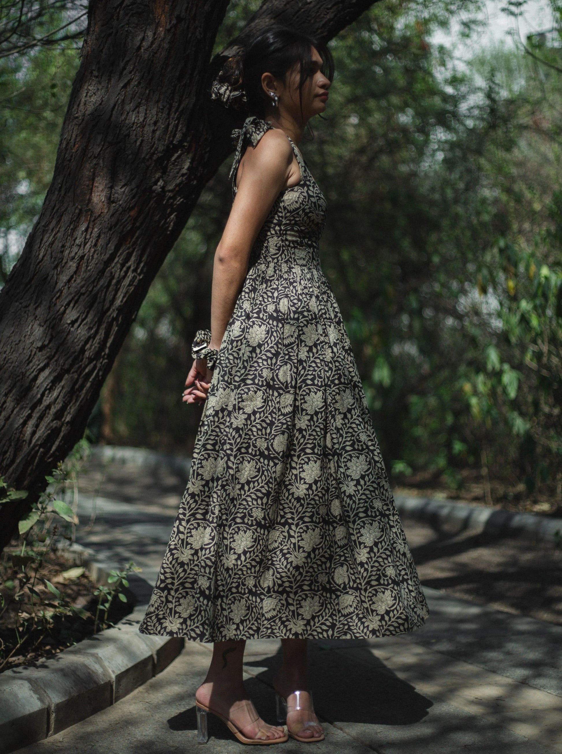Dreamy Black Dress - Odhanon