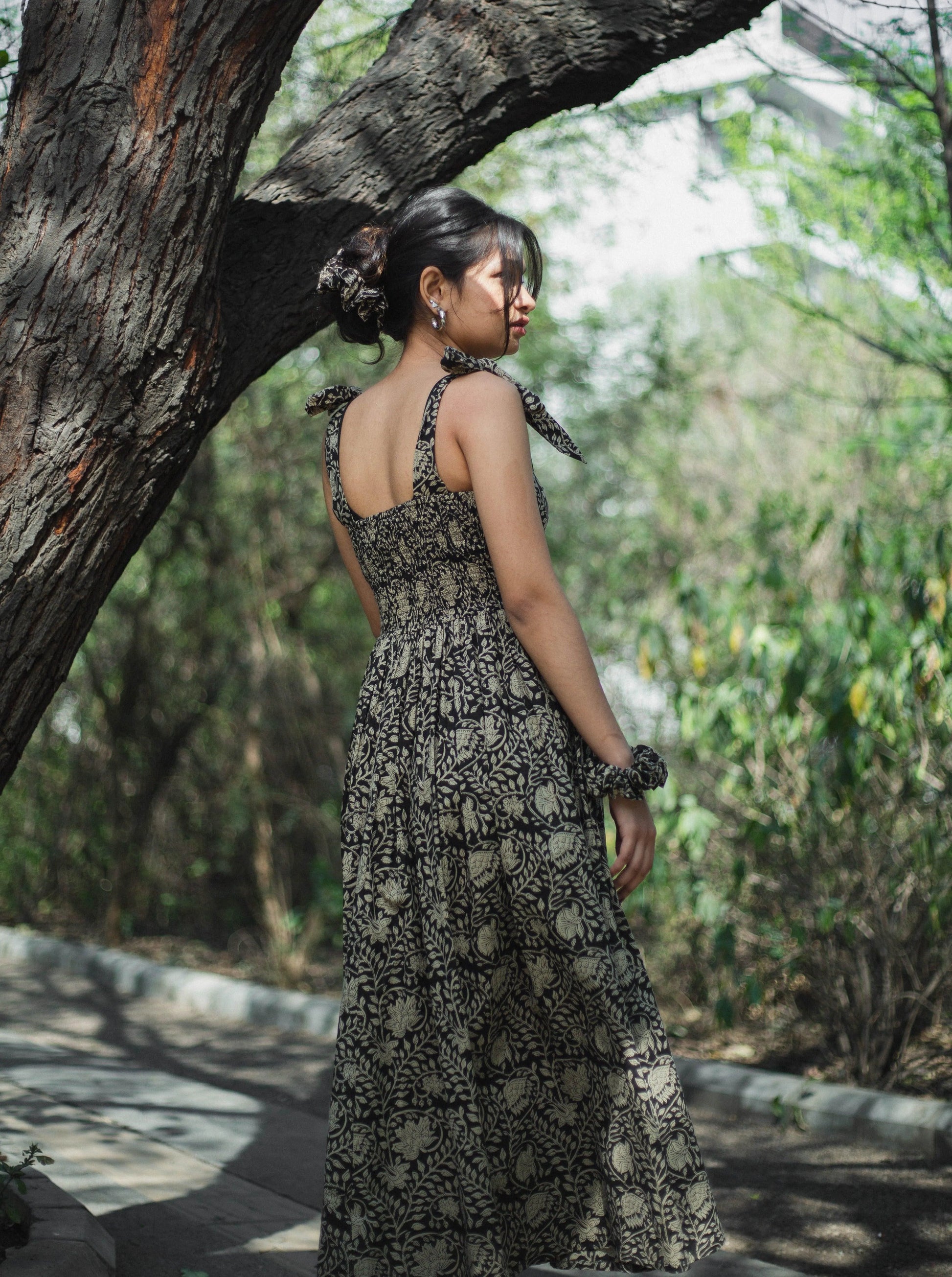 Dreamy Black Dress - Odhanon